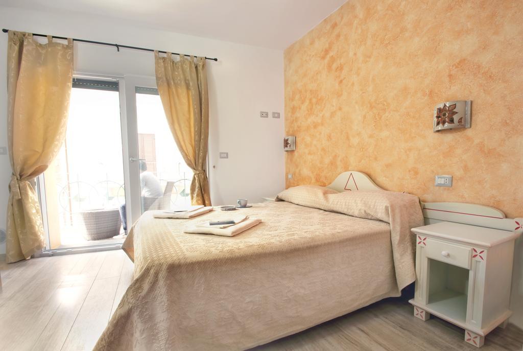 Domo La Vela - Affittacamere - Living SantʼAntìoco מראה חיצוני תמונה
